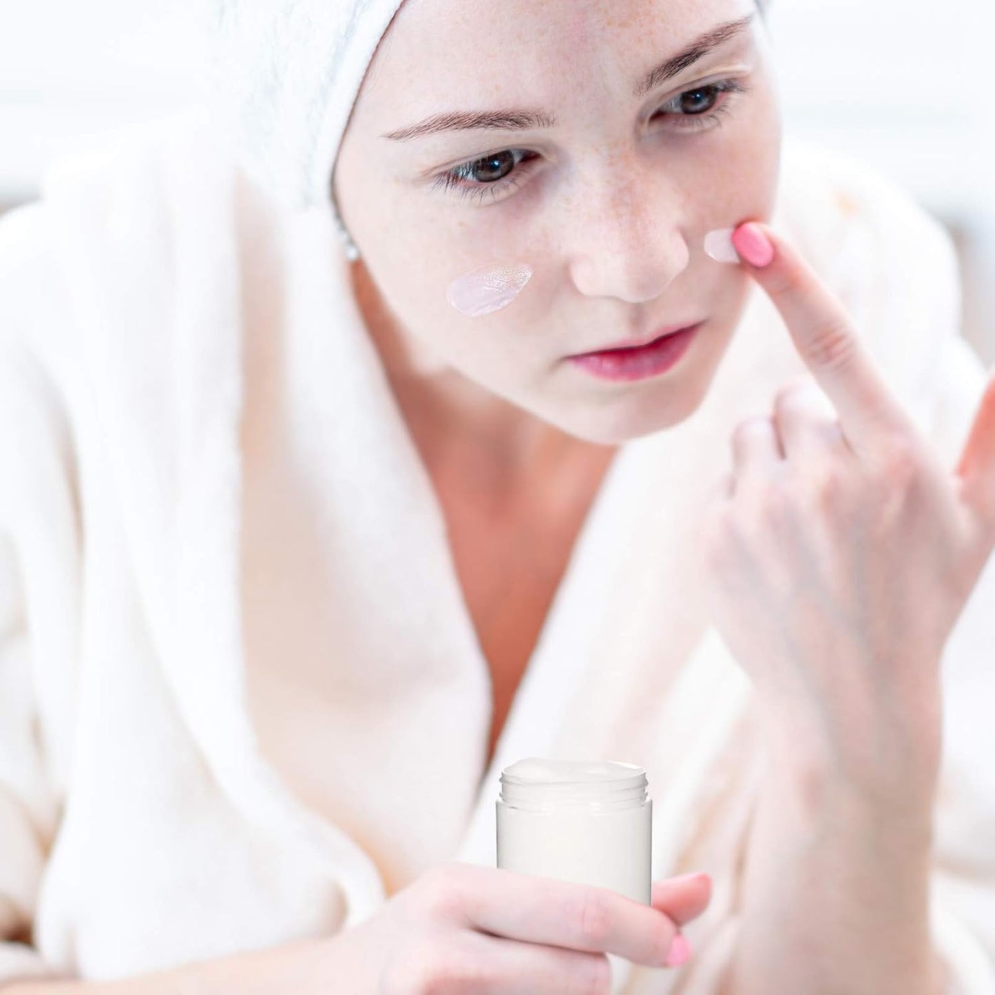 Patelai 4 Pieces Round Wide-mouth Leak Proof Plastic Container Jars with Lids for Travel Storage Makeup Beauty Products Face Creams Oils Salves Ointments DIY Making(10 Ounce,Black)