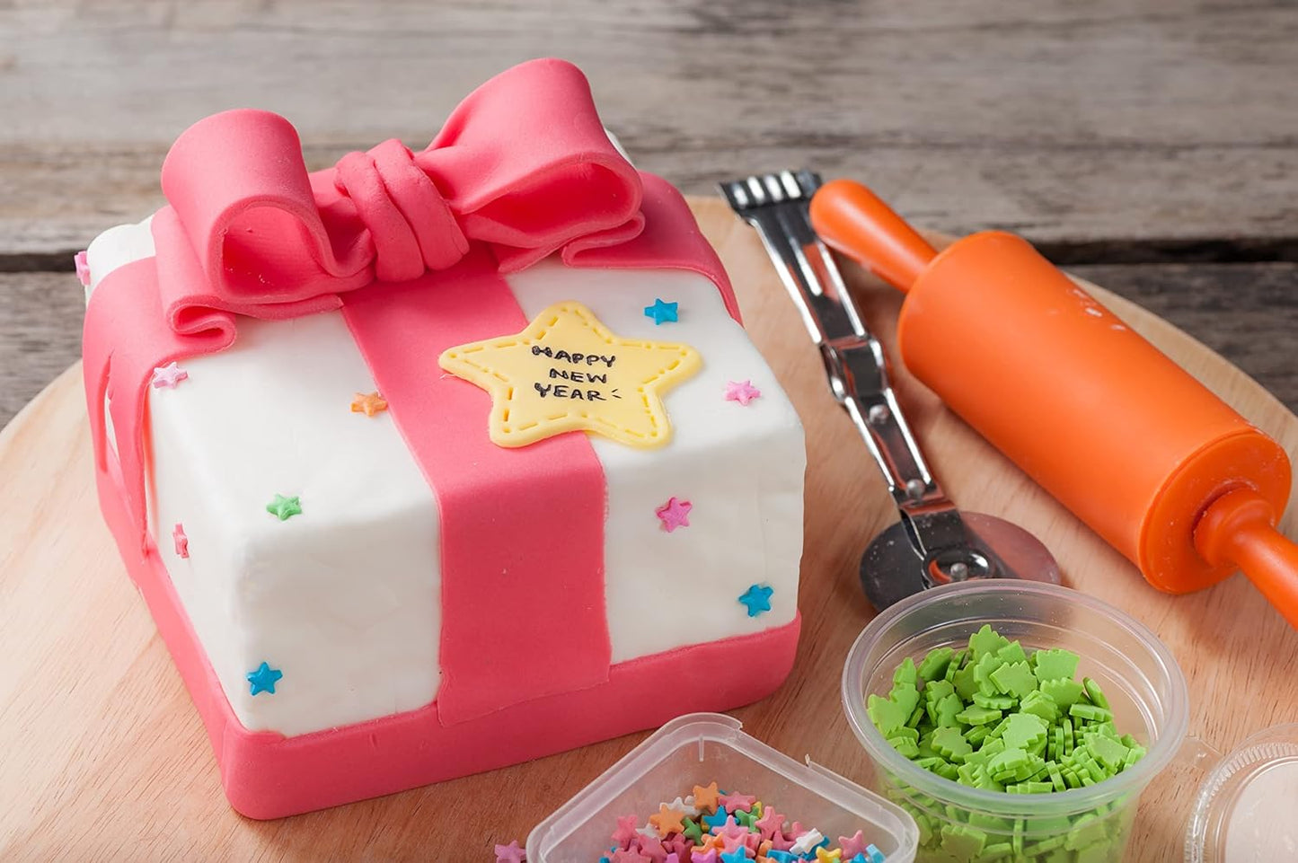 Bakerpan Premium Rolled Pink Fondant for Cake Decorating - 1 Pound, Vanilla Flavor